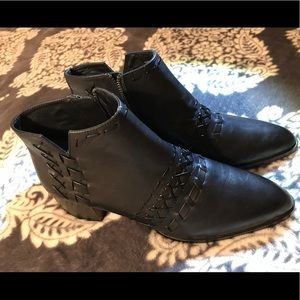 Donald J Pliner 🖤 Ankle Boots